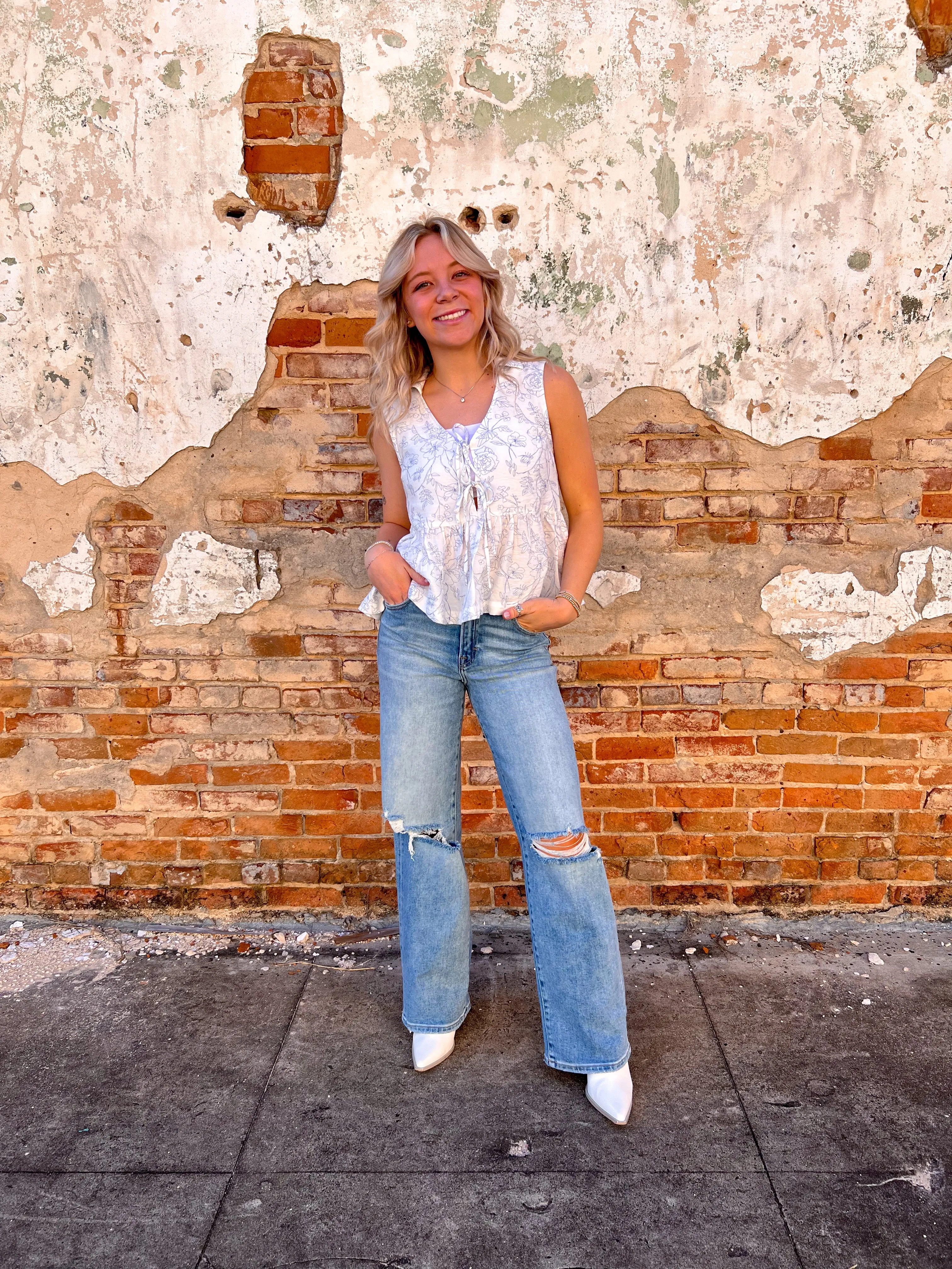 Mia Medium Light Knee Distressed Stretch Dad Hidden Jeans