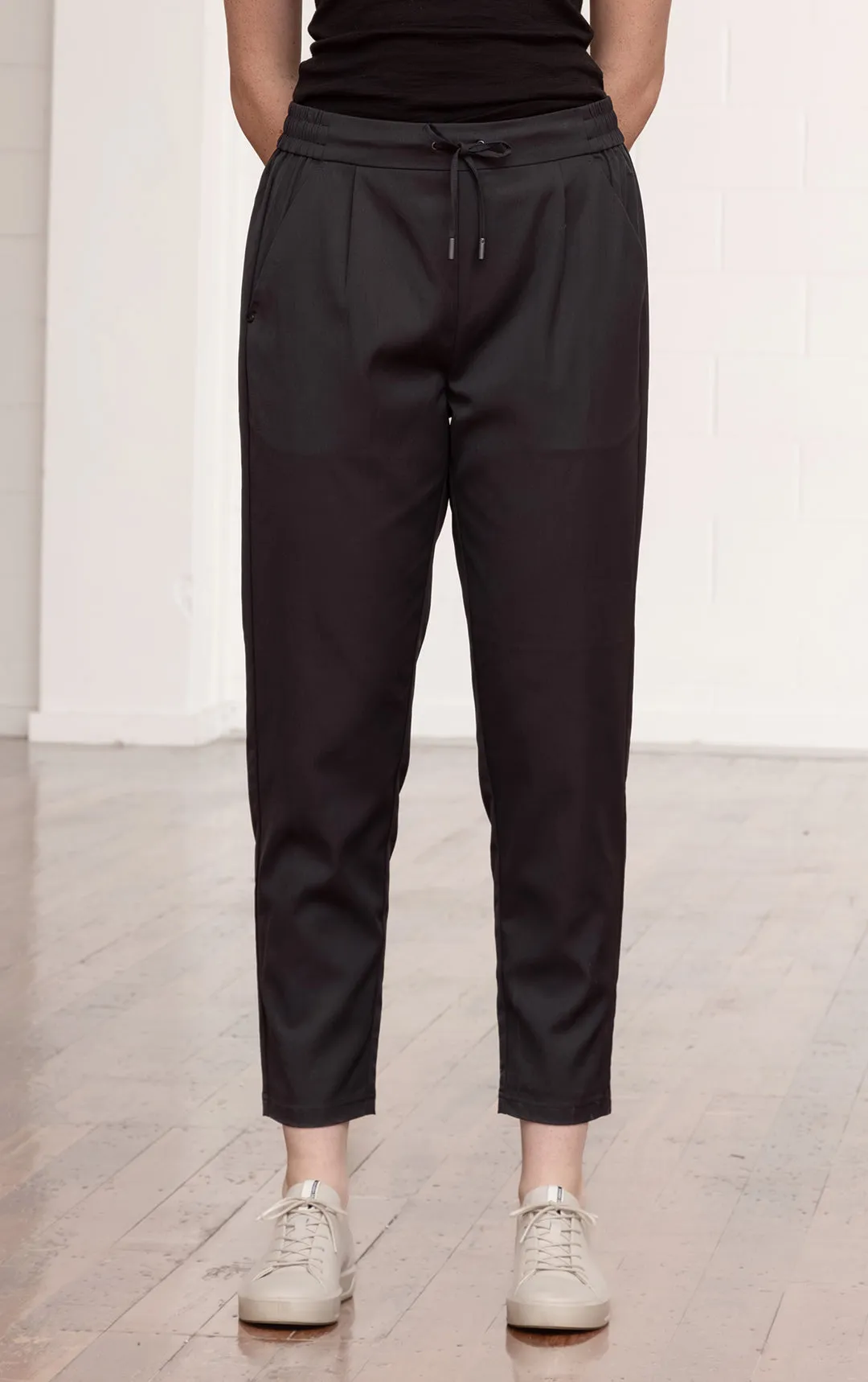 PERFORMANCE TWILL JOGGER
